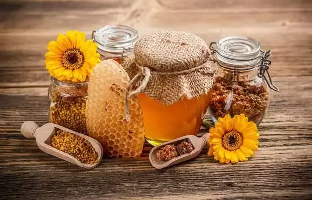 Honig ist ein nützliches und schmackhaftes Heilmittel, das die männliche Potenz verbessern kann. 