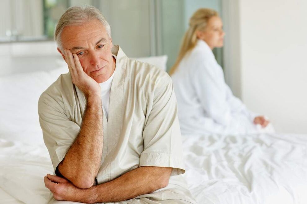 Nach dem 60. Lebensjahr kann ein Mann an erektiler Dysfunktion leiden. 